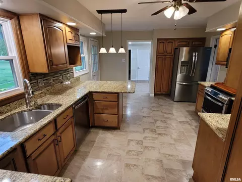 219 Oak Tree Ave, Salem, IL 62881 photo 3