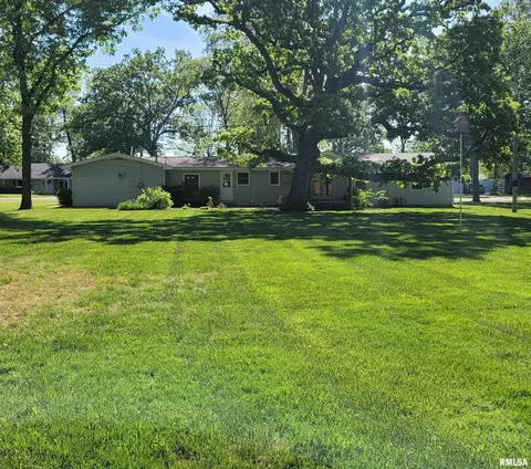 219 Oak Tree Ave, Salem, IL 62881 photo 2