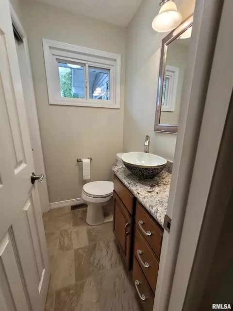 219 Oak Tree Ave, Salem, IL 62881 photo 23