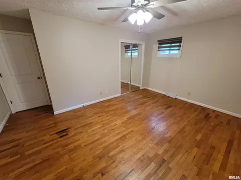 219 Oak Tree Ave, Salem, IL 62881 photo 17