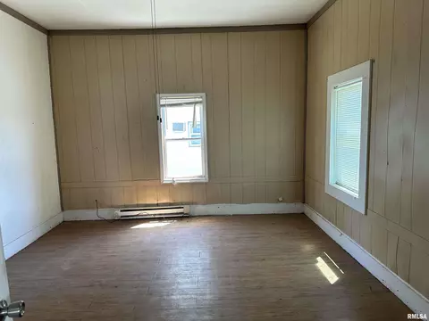 Bedroom - 406 E Jackson St, Marion, IL 62959 photo 2 of 2