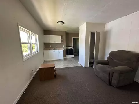 Living - 406 E Jackson St, Marion, IL 62959 photo 1 of 3
