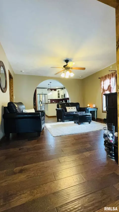 105 E Yung St, Sesser, IL 62884 photo 19