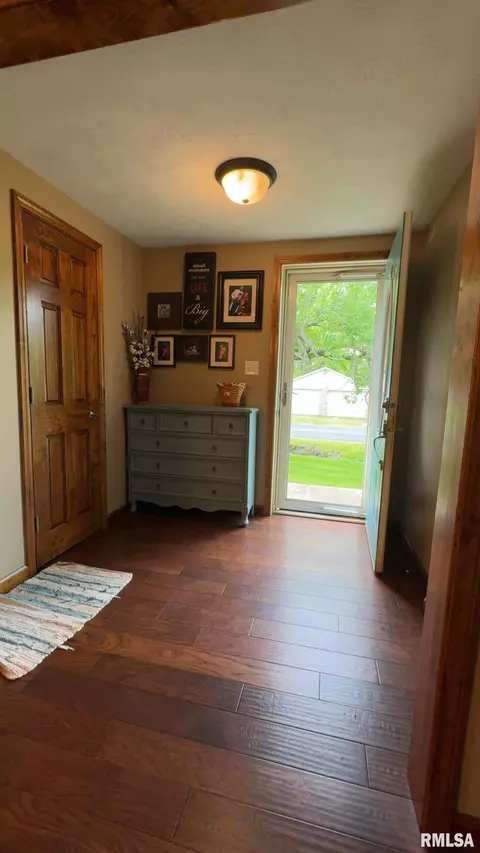 105 E Yung St, Sesser, IL 62884 photo 20