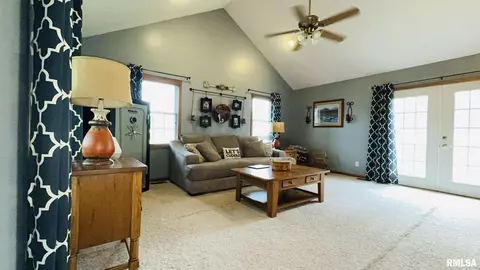 105 E Yung St, Sesser, IL 62884 photo 13