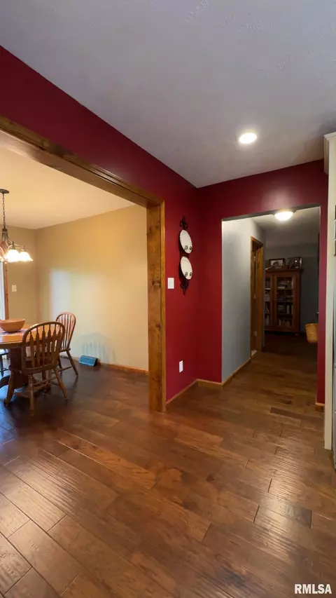 105 E Yung St, Sesser, IL 62884 photo 21