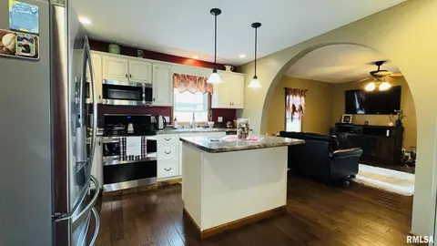 105 E Yung St, Sesser, IL 62884 photo 15