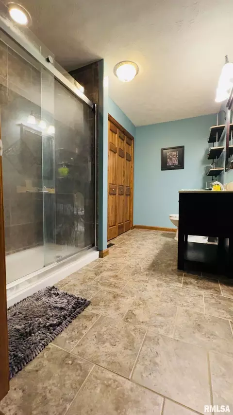 105 E Yung St, Sesser, IL 62884 photo 22
