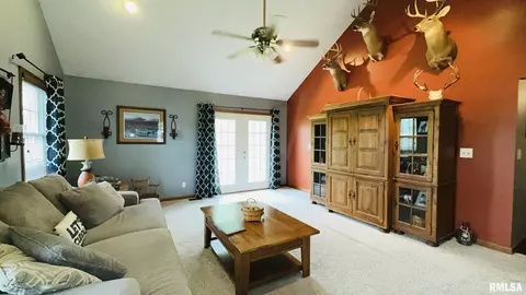105 E Yung St, Sesser, IL 62884 photo 14