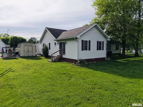 105 E Yung St, Sesser, IL 62884 photo 5