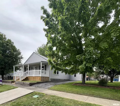 2704 Cherry St, Mount Vernon, IL 62864 photo 2