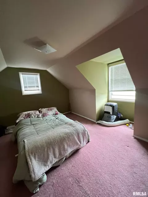 701 Forrest St, Benton, IL 62812 photo 2