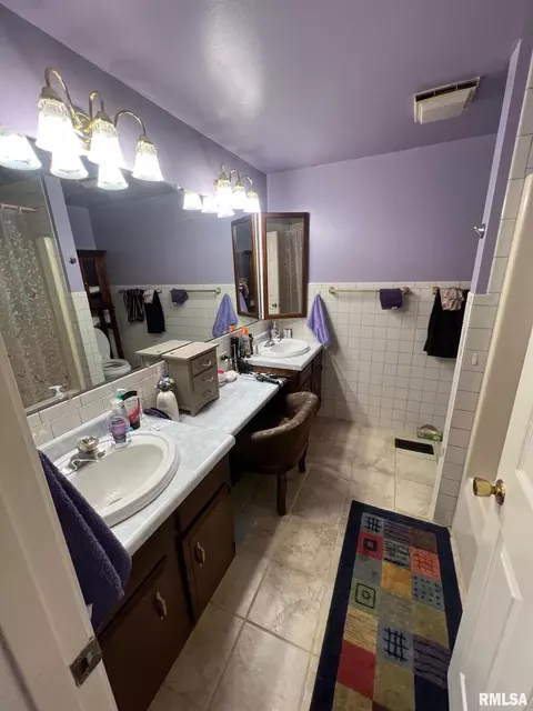 701 Forrest St, Benton, IL 62812 photo 8