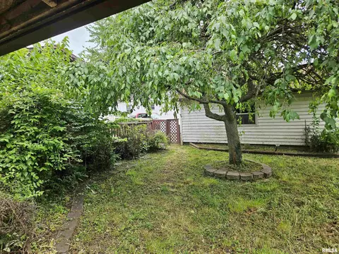 108 Fair Ave, Flora, IL 62839 photo 6