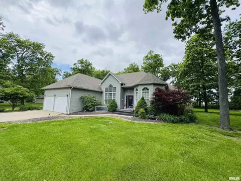 3621 Andrews Ct, Salem, IL 62881