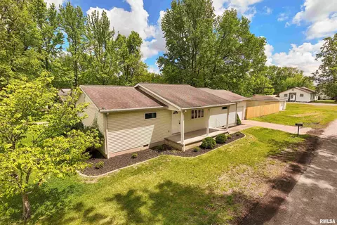 609 W Van Buren St, Herrin, IL 62948