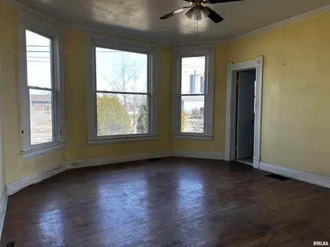 402 S Main St, Benton, IL 62812 photo 17