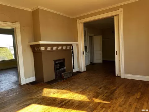 402 S Main St, Benton, IL 62812 photo 13