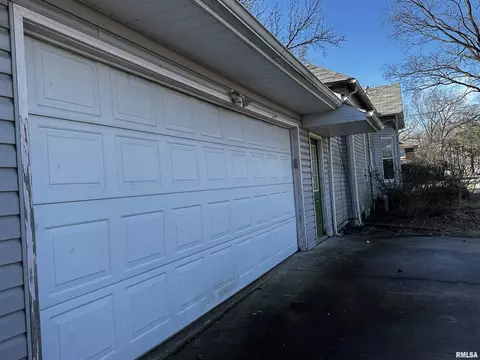 402 S Main St, Benton, IL 62812 photo 7