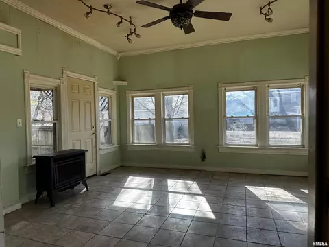 402 S Main St, Benton, IL 62812 photo 16