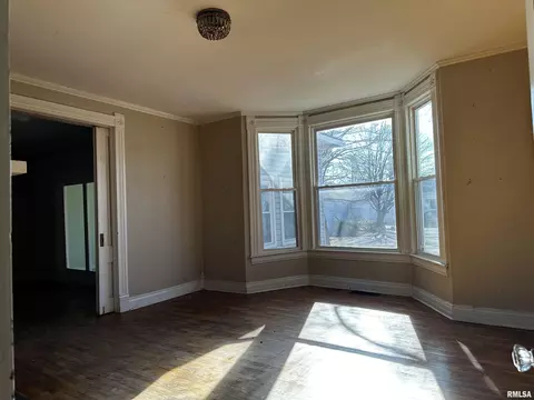 402 S Main St, Benton, IL 62812 photo 12