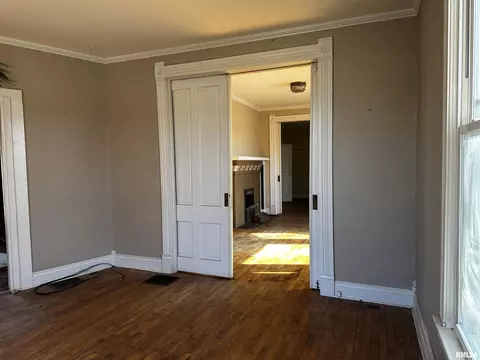 402 S Main St, Benton, IL 62812 photo 11
