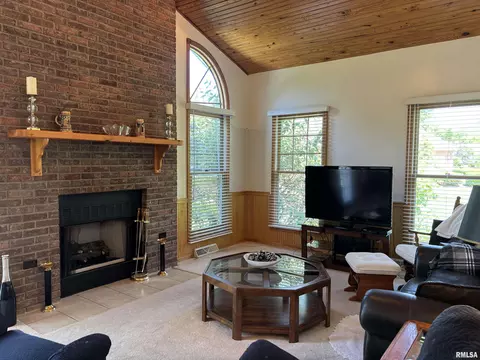212 Orange St, Anna, IL 62906 photo 9