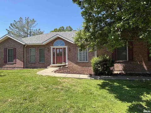 212 Orange St, Anna, IL 62906