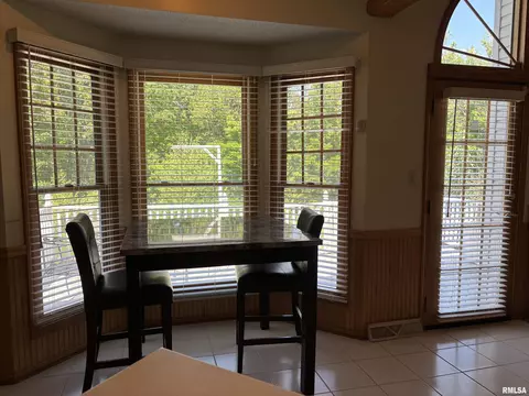 212 Orange St, Anna, IL 62906 photo 8