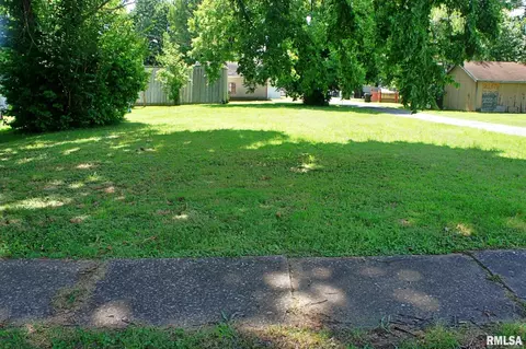 1012 Girard St, Metropolis, IL 62960