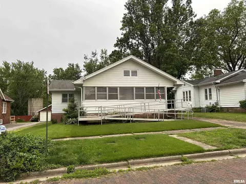 2215 Clay St, Murphysboro, IL 62966
