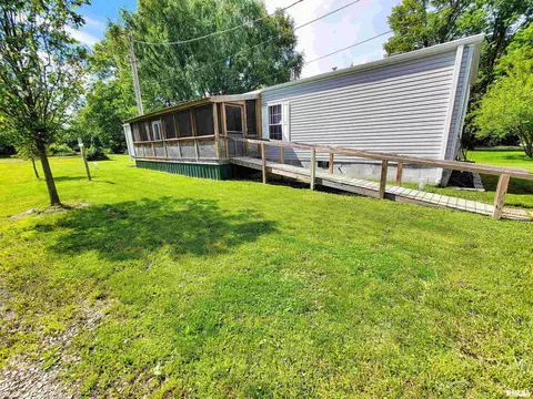 1011 Clan St, Flora, IL 62839 photo 3
