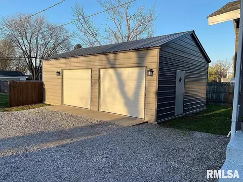 717 E Main St, Benton, IL 62812 photo 13