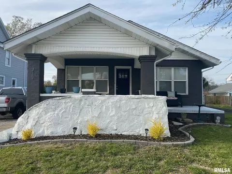 717 E Main St, Benton, IL 62812