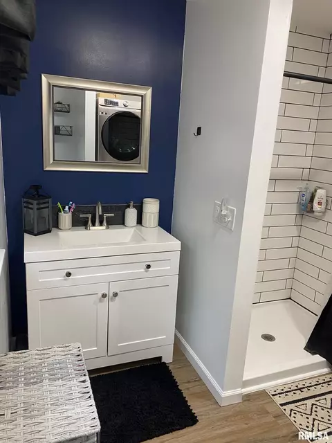 717 E Main St, Benton, IL 62812 photo 5