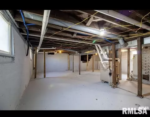 717 E Main St, Benton, IL 62812 photo 11