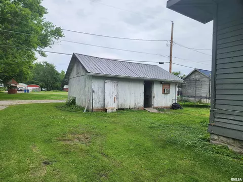 132 N 2nd St, Ashley, IL 62808 photo 5