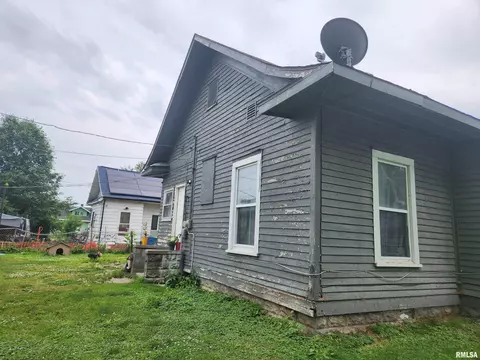 132 N 2nd St, Ashley, IL 62808 photo 4