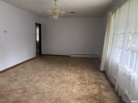 401 W 11th St, Christopher, IL 62822 photo 9