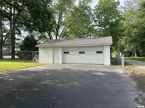 401 W 11th St, Christopher, IL 62822 photo 5