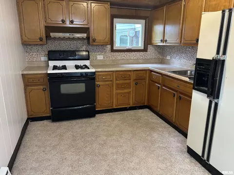 401 W 11th St, Christopher, IL 62822 photo 7