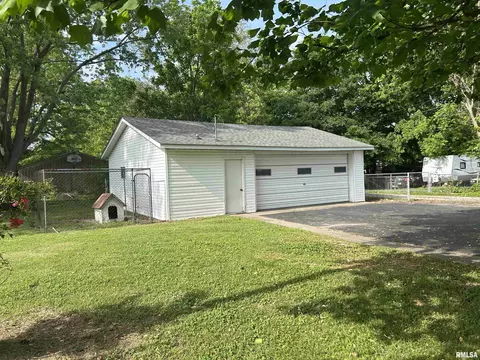 401 W 11th St, Christopher, IL 62822 photo 6
