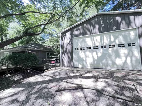 1210 W Jefferson St, Carbondale, IL 62901