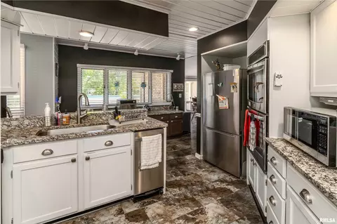 415 E Reichert Dr, Marion, IL 62959 photo 19