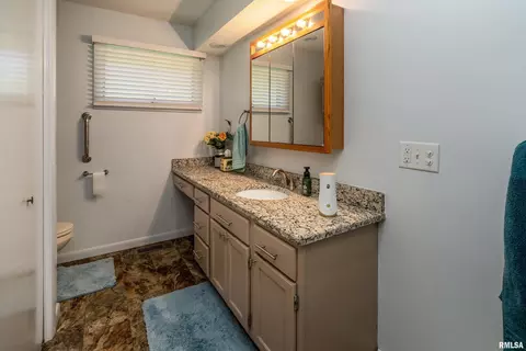 415 E Reichert Dr, Marion, IL 62959 photo 24
