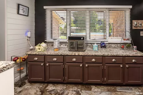 415 E Reichert Dr, Marion, IL 62959 photo 21