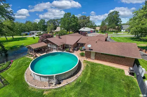 415 E Reichert Dr, Marion, IL 62959 photo 2