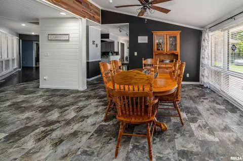 415 E Reichert Dr, Marion, IL 62959 photo 13