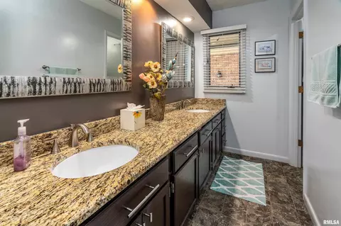 415 E Reichert Dr, Marion, IL 62959 photo 32