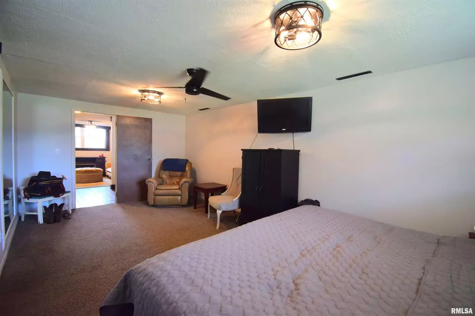 Bedroom - 3100 Mulberry Ave, Mount Vernon, IL 62864 photo 8 of 9